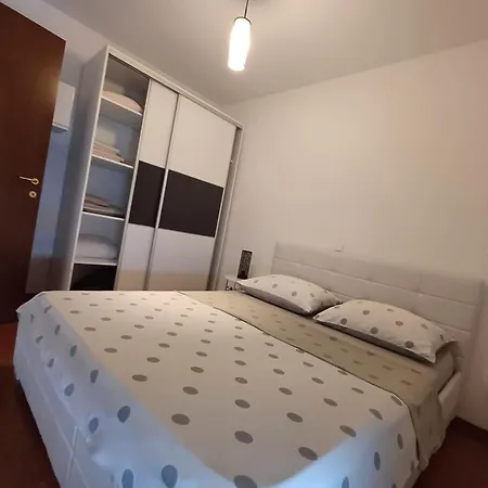 Sara Apartment Split